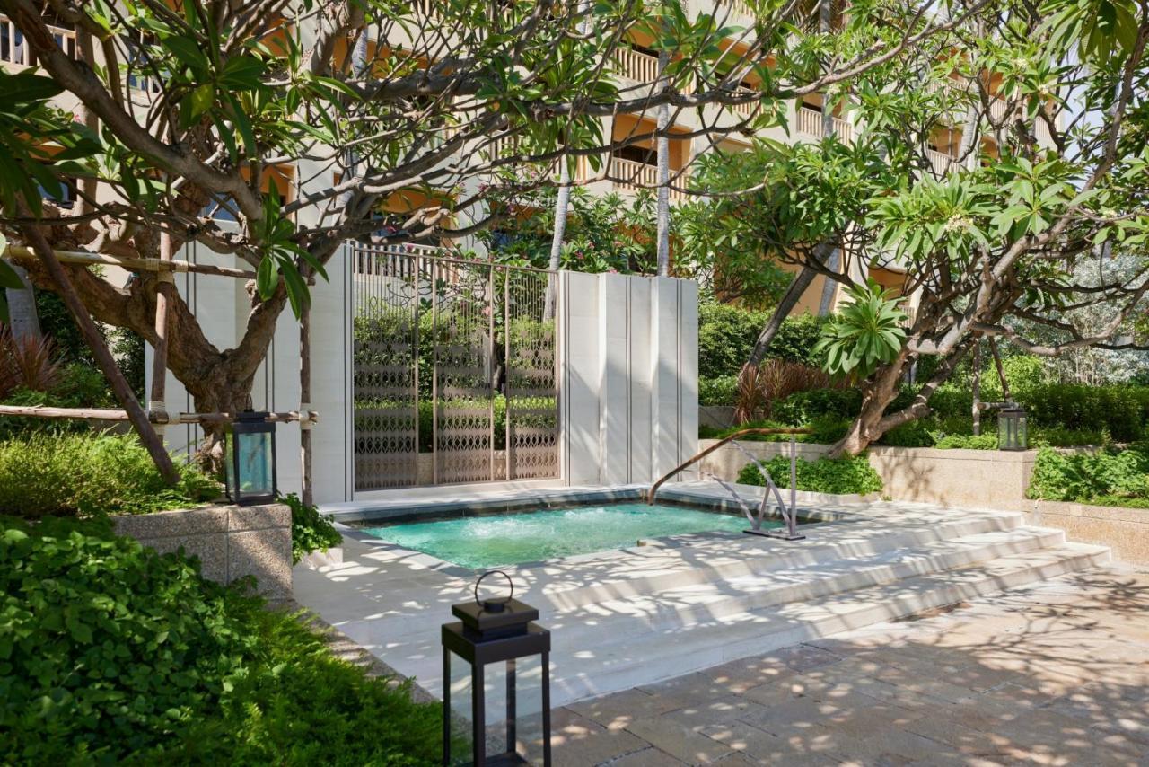 Dusit Thani Hua Hin - SHA Extra Plus Cha-Am Bagian luar foto The hotel's swimming pool