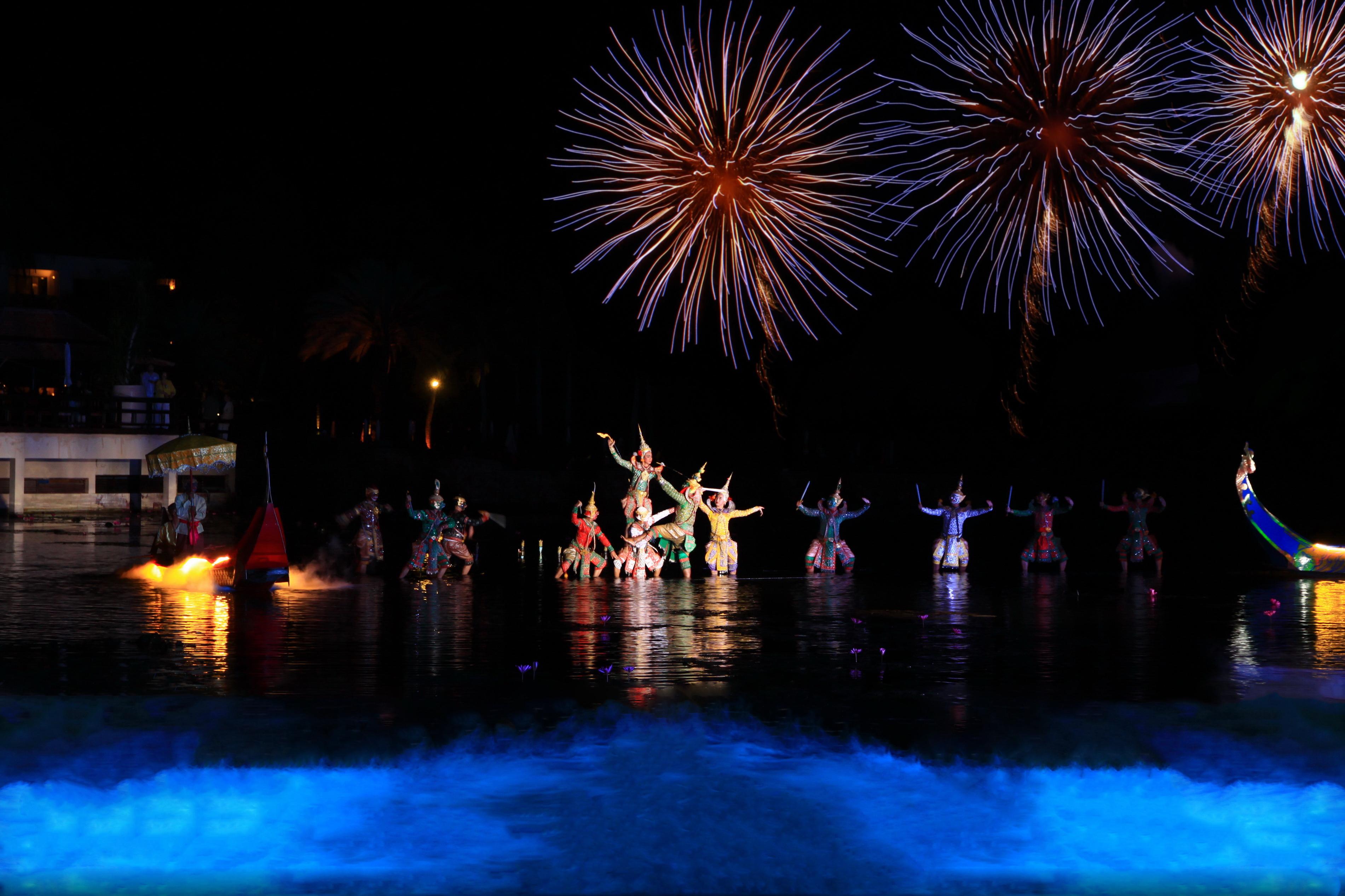 Dusit Thani Hua Hin - SHA Extra Plus Cha-Am Bagian luar foto The opening ceremony of the 2011 edition of the festival