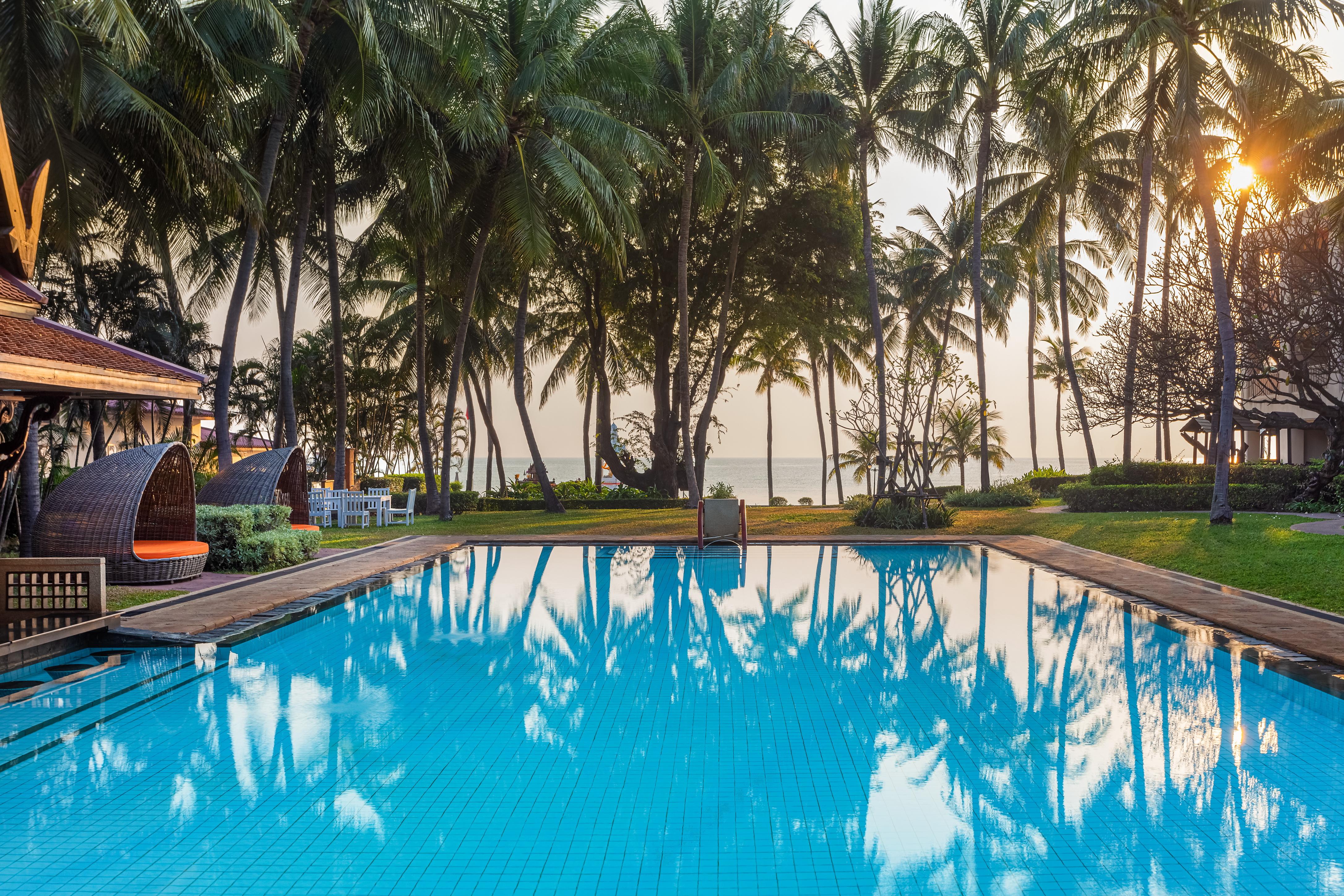 Dusit Thani Hua Hin - SHA Extra Plus Cha-Am Bagian luar foto The pool at the Intercontinental Changi